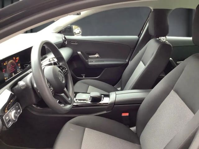 Mercedes-Benz A 250 A 250 e