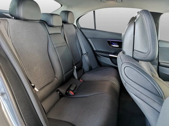 Mercedes-Benz C 180 AVANTGARDE Sedan