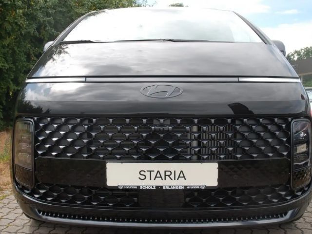 Hyundai Staria Signature