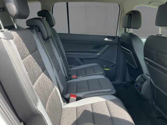 Volkswagen Touran 1.5 TSI DSG IQ.Drive R-Line