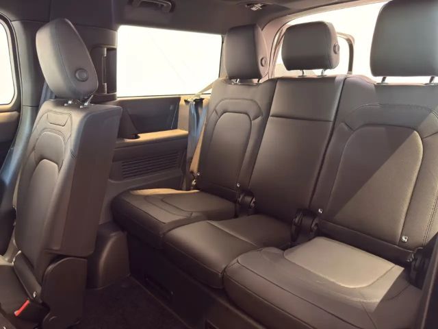 Land Rover Defender D300 Dynamic SE