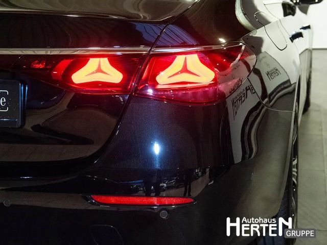 Mercedes-Benz E 200 AVANTGARDE Sedan