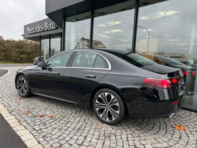 Mercedes-Benz E 220 AVANTGARDE E 220 d Sedan