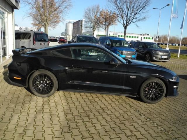 Ford Mustang Fastback GT 5.0 V8