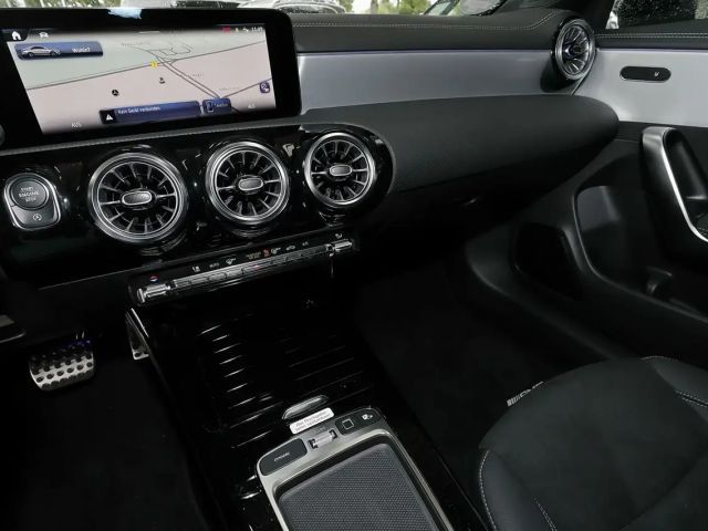 Mercedes-Benz CLA 200 AMG Line Coupé