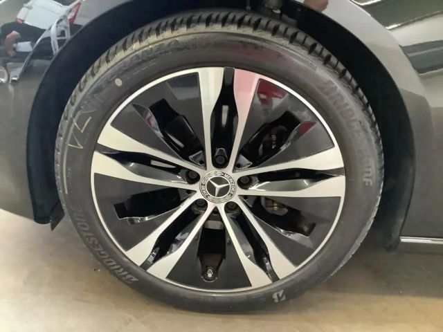 Mercedes-Benz C 180 AVANTGARDE Sedan