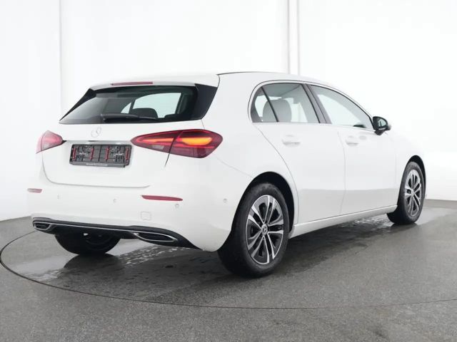 Mercedes-Benz A 180 A 180 d Progressive