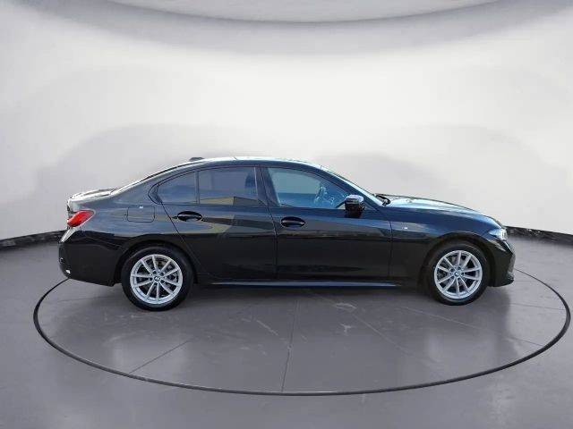 BMW 320 320i M-Sport Sedan xDrive