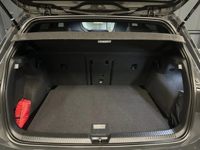 Volkswagen Golf 1.5 TSI DSG R-Line