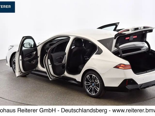 BMW 530 530e M-Sport Sedan xDrive