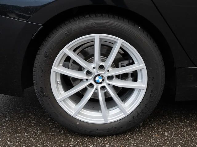 BMW 320 320i M-Sport Sedan