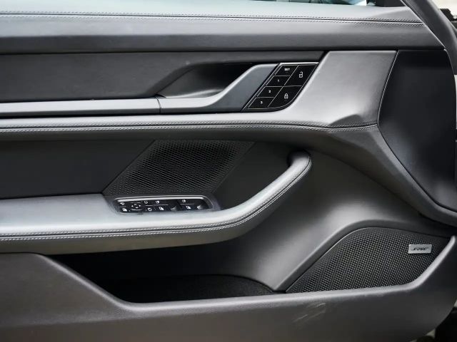 Porsche Taycan Turbo