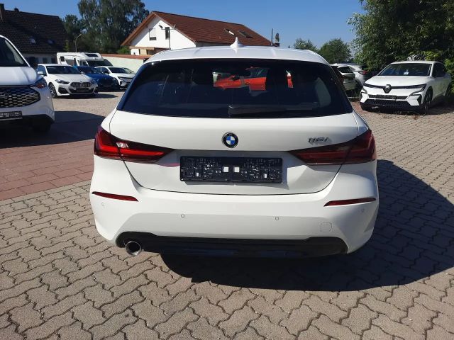 BMW 118 118i Sedan Sport Line