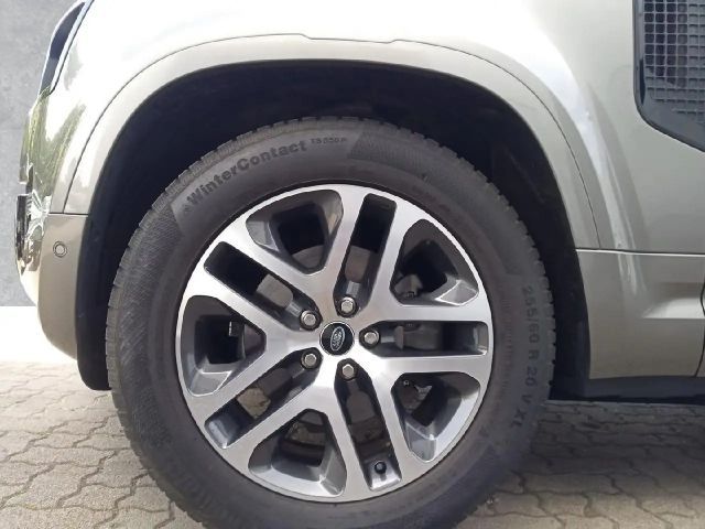 Land Rover Defender 110 D250