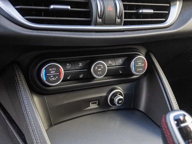 Alfa Romeo Stelvio AT8 Q4 Turbo