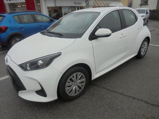 Toyota Yaris Active