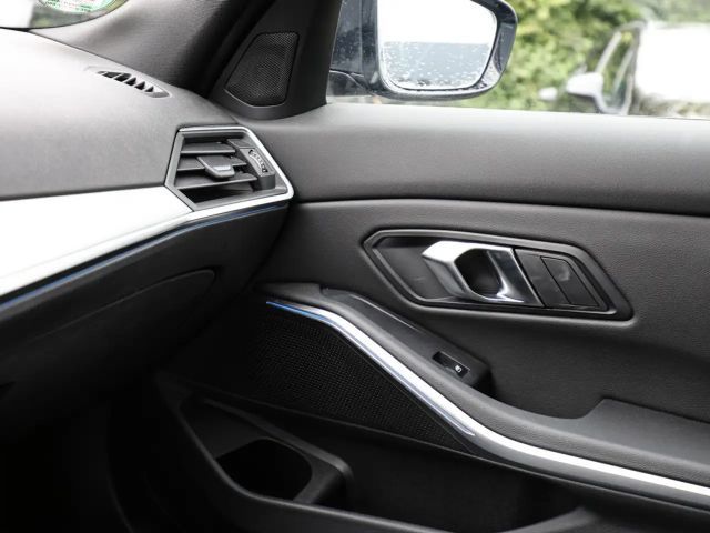 BMW 320 320d M-Sport Sedan xDrive