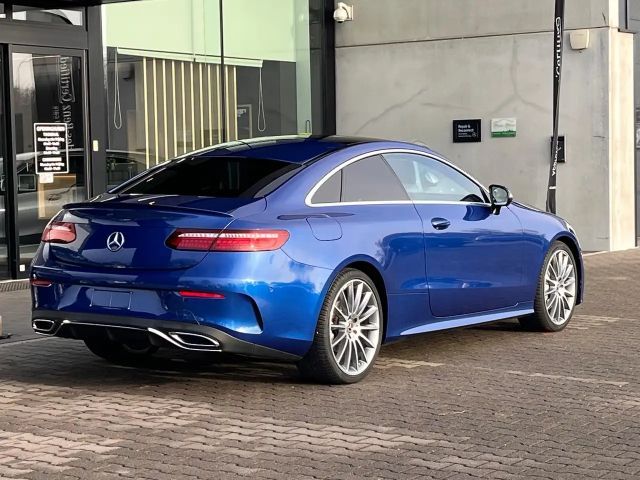 Mercedes-Benz E 220 AMG Line Coupé E 220 d