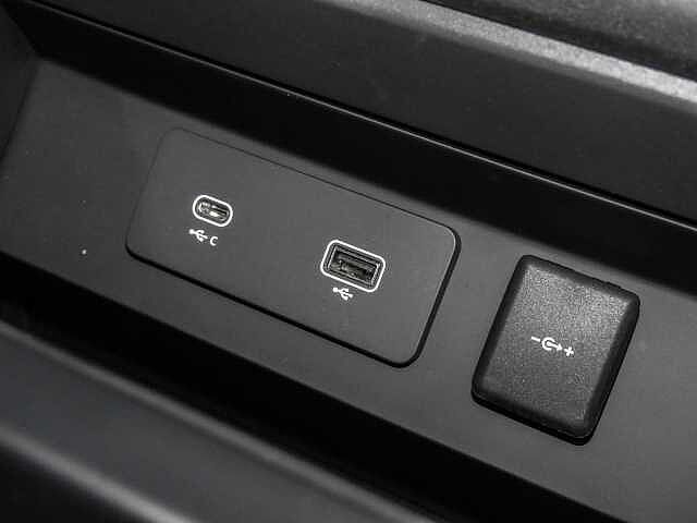 Land Rover Defender 90 Dynamic SE