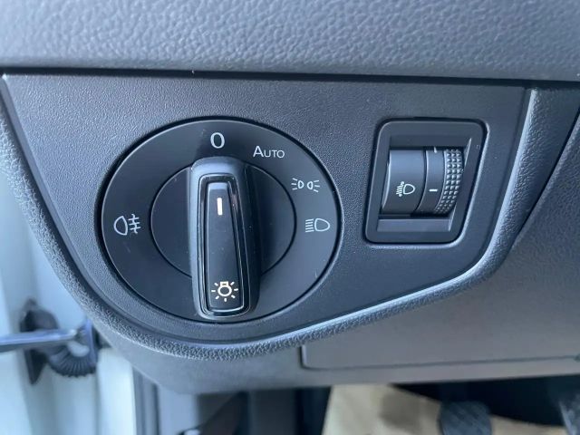 Volkswagen Polo Basis 1,0 Benziner 80PS