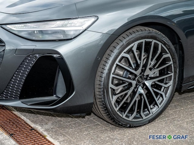 Audi A6 Avant Quattro S-Tronic