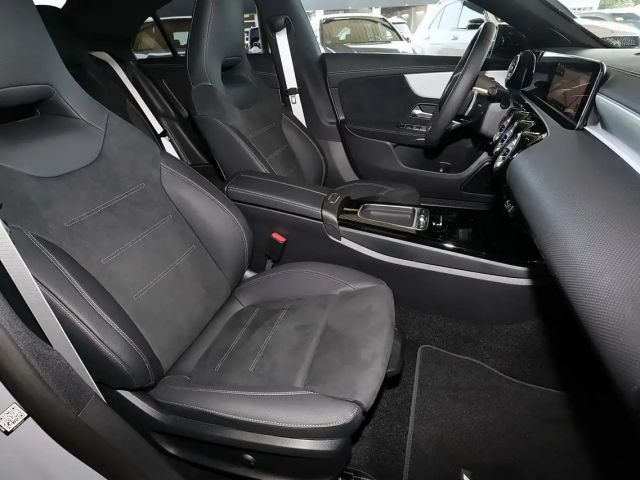 Mercedes-Benz CLA 200 AMG Line Coupé