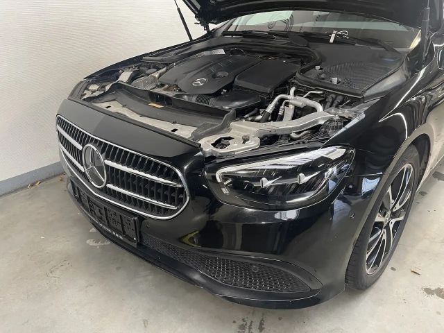 Mercedes-Benz E 200 AVANTGARDE E 200 d