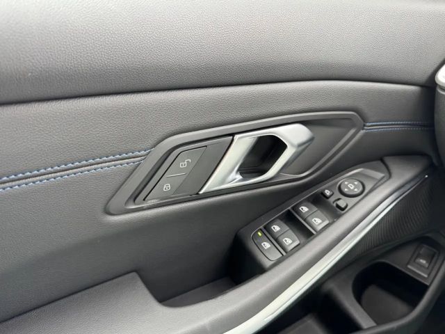 BMW 318 318i M-Sport Sedan