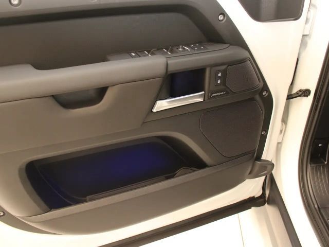 Land Rover Defender 110 D300 Dynamic SE