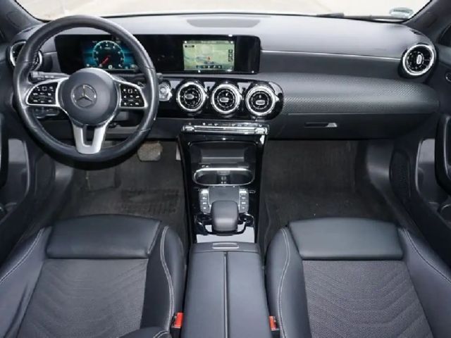 Mercedes-Benz A 200 Business Line Hatchback