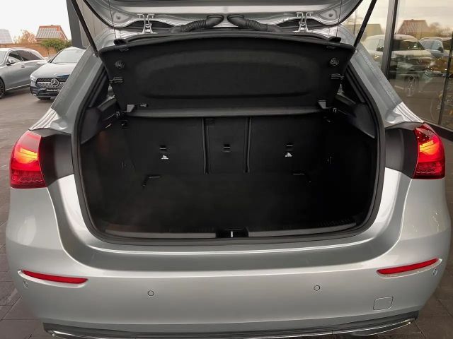 Mercedes-Benz A 180 Business Line Hatchback