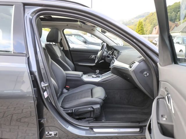BMW 330 330e Sport Line Touring xDrive