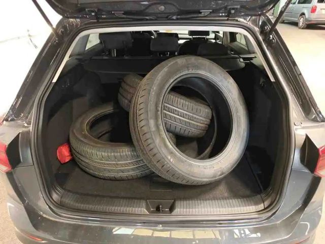 Volkswagen Golf 1.0 TSI Variant