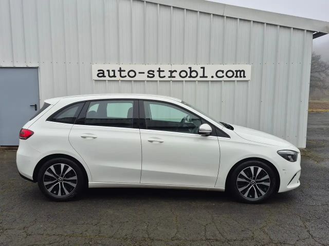 Mercedes-Benz B 180 B 180 d