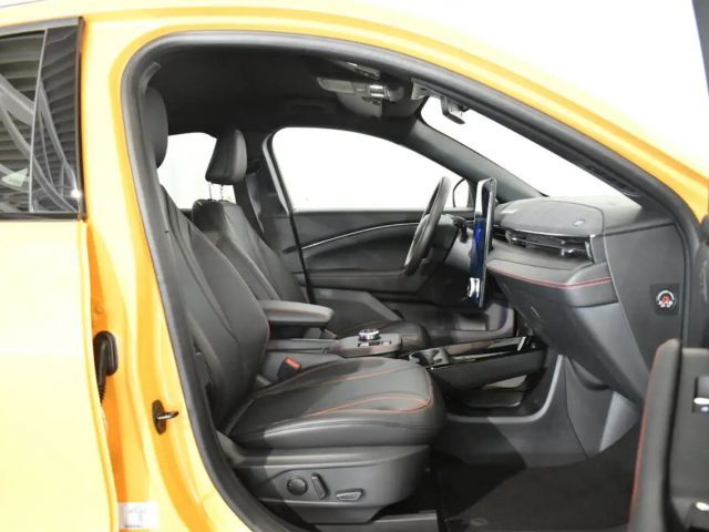 Ford Mustang Mach-E AWD Standard range