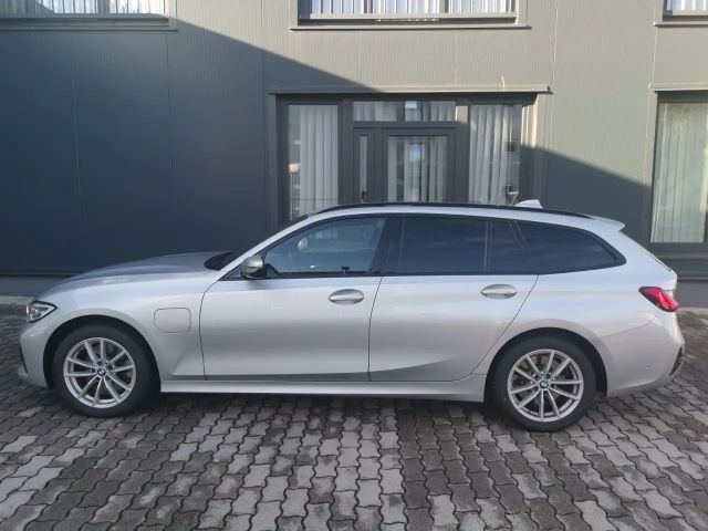 BMW 320 320e Sport Line xDrive