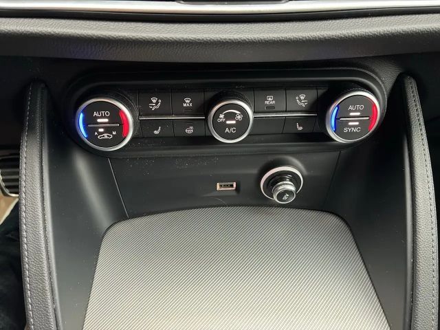 Alfa Romeo Stelvio AT8 Q4 Veloce