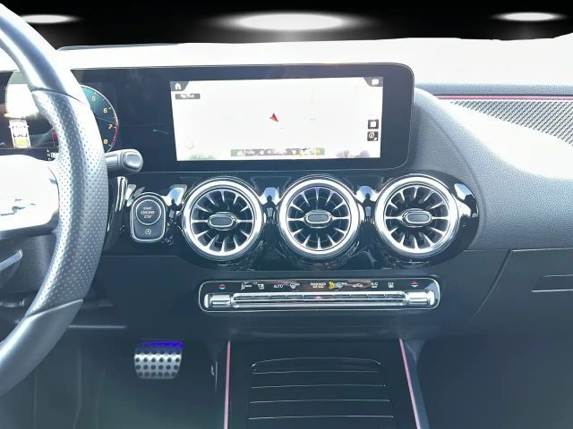 Mercedes-Benz GLA 250 4MATIC AMG Line