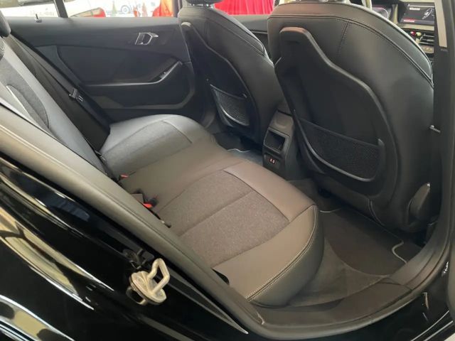 BMW 118 118i Sedan Sport Line