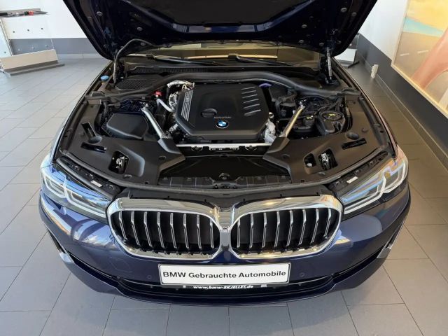 BMW 530 530d Luxury Line Sedan xDrive