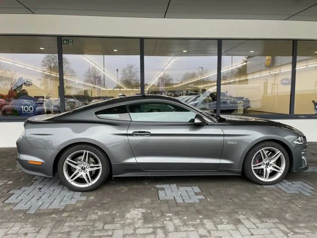 Ford Mustang Fastback GT 5.0 V8