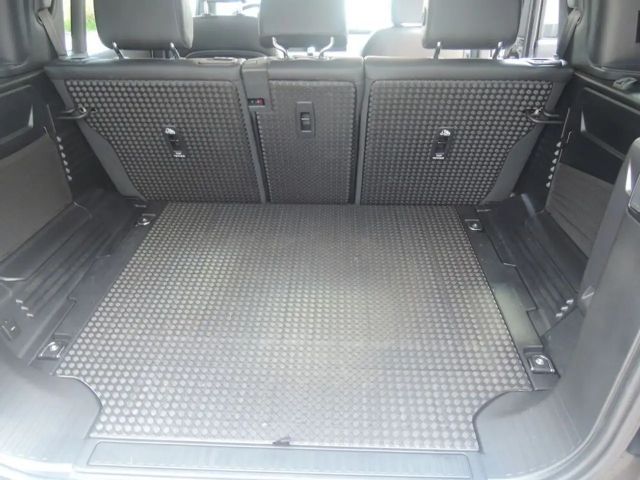 Land Rover Defender 110 AWD D200 SE