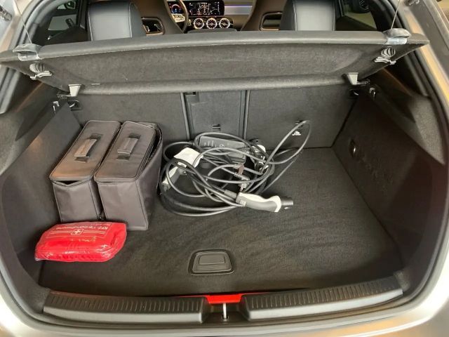 Mercedes-Benz A 250 A 250 e AMG Line