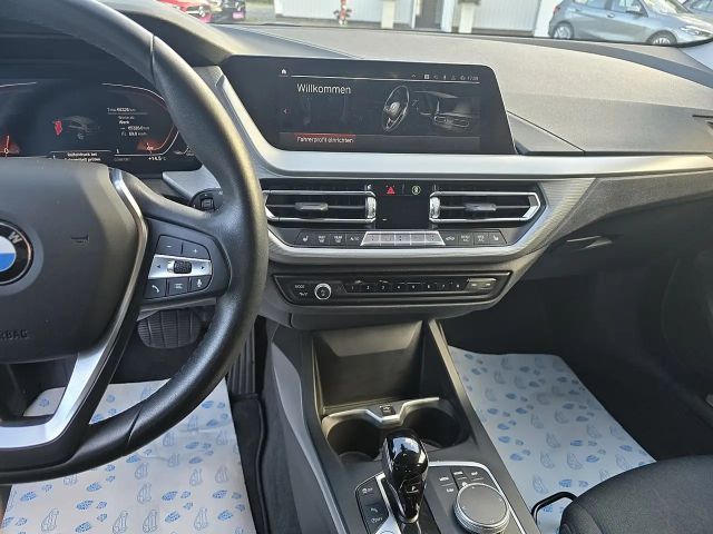BMW 120 120d Sedan xDrive
