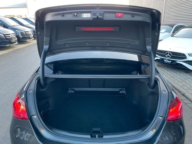 Mercedes-Benz C 200 4MATIC AMG Line Sedan