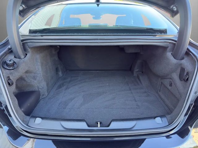 Jaguar XE AWD D200 R-Dynamic S