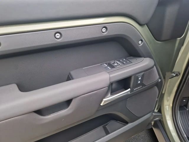 Land Rover Defender 90 D250 Dynamic SE