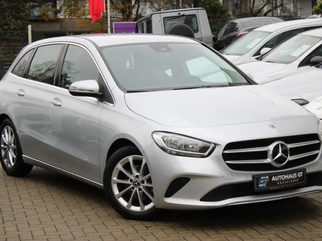 Mercedes-Benz B 180 Sedan