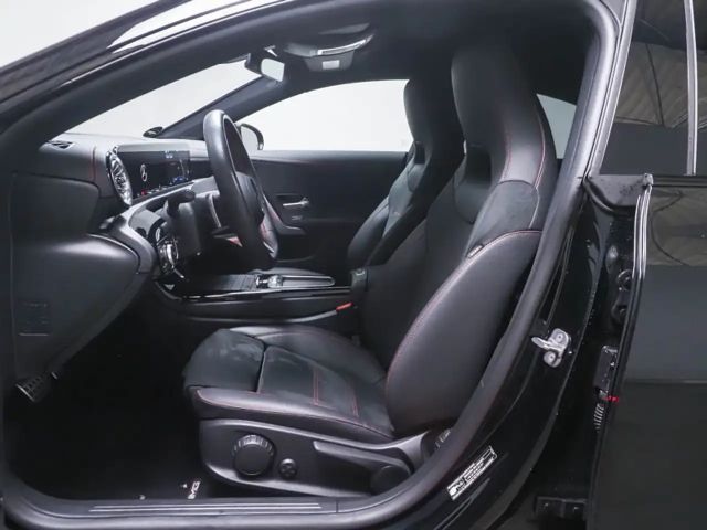 Mercedes-Benz CLA 200 AMG Line Coupé Sedan