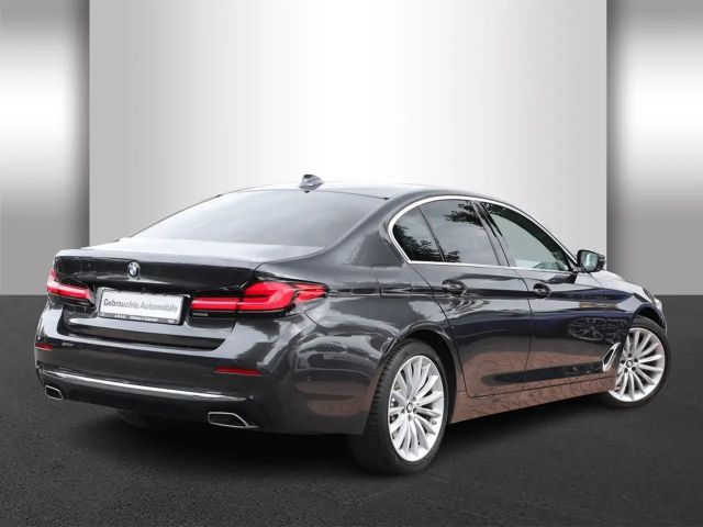 BMW 530 530d Luxury Line Sedan xDrive